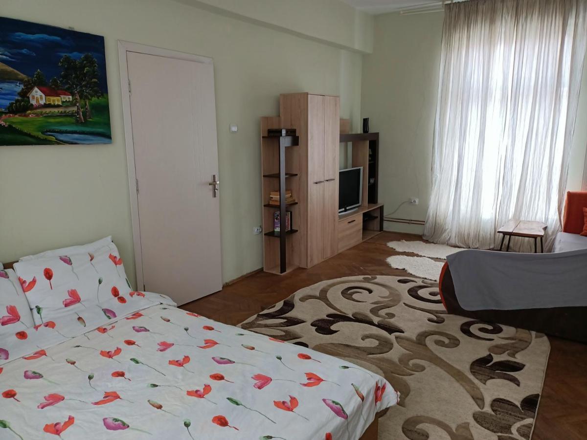 Lovely Apartament In Bucharest, Baba Novac Area Bagian luar foto